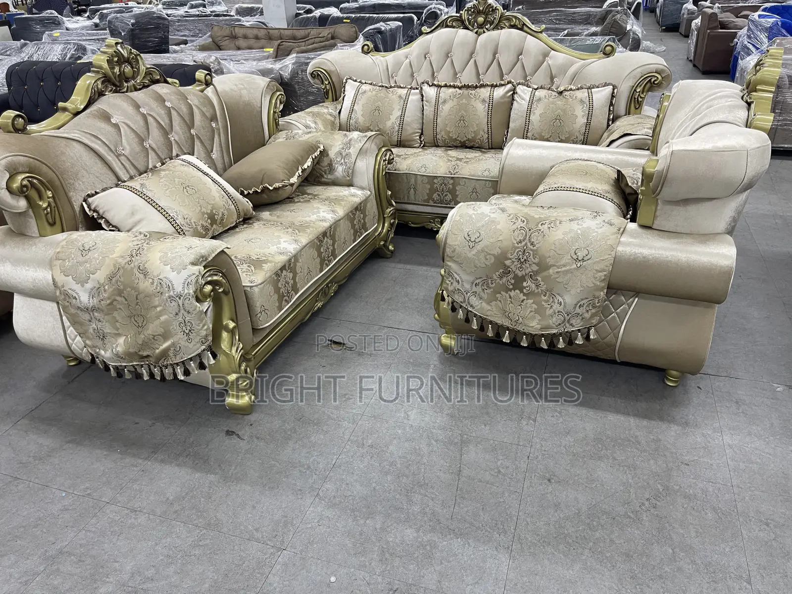 European Royal Solid Wood Fabric Living Room Sofa Set