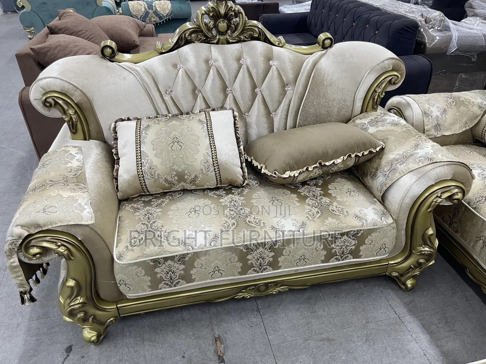 European Royal Solid Wood Fabric Living Room Sofa Set