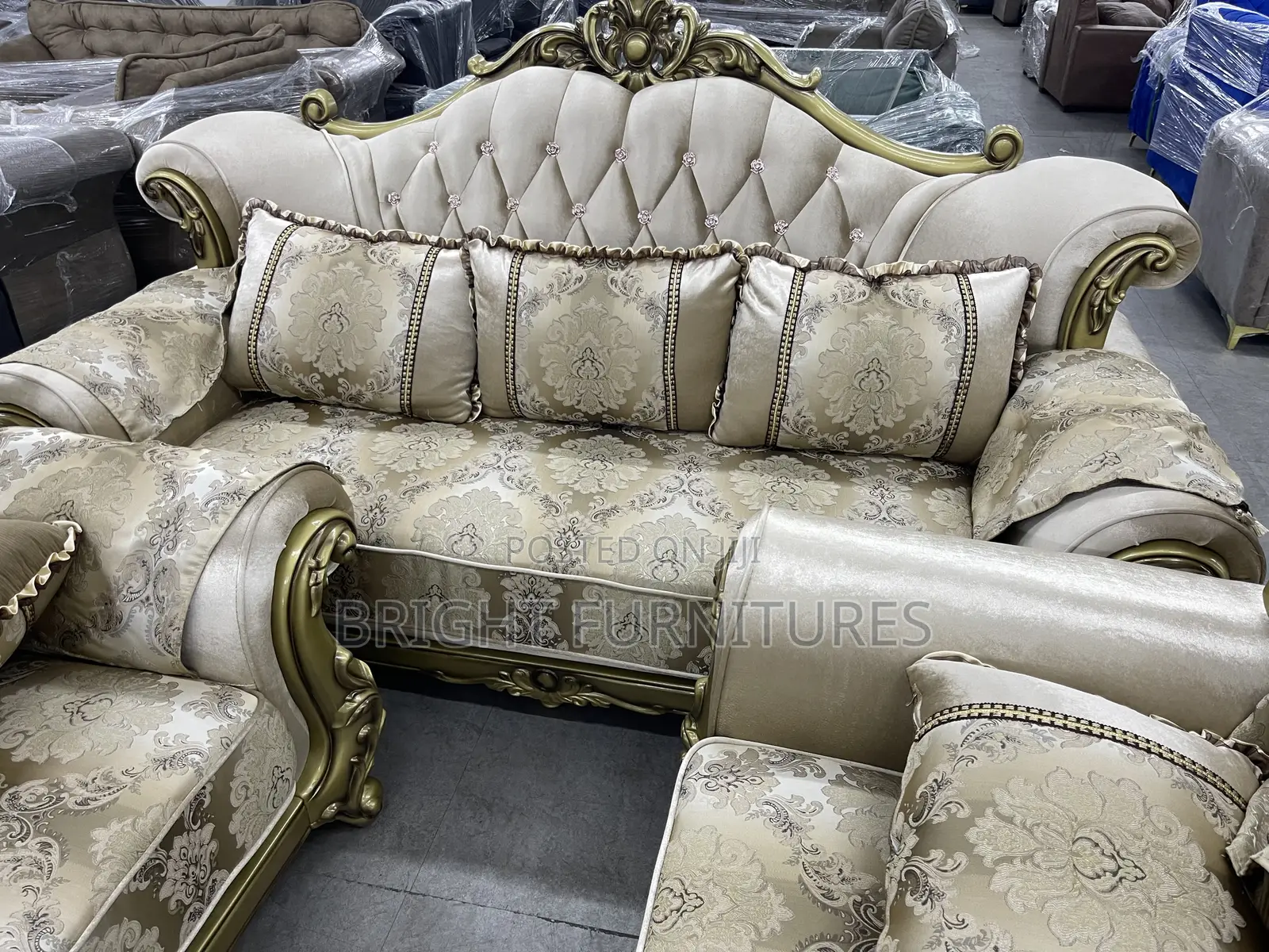 European Royal Solid Wood Fabric Living Room Sofa Set