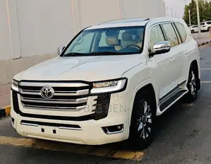 Toyota Land Cruiser 4.0 V6 GXR 2018 White