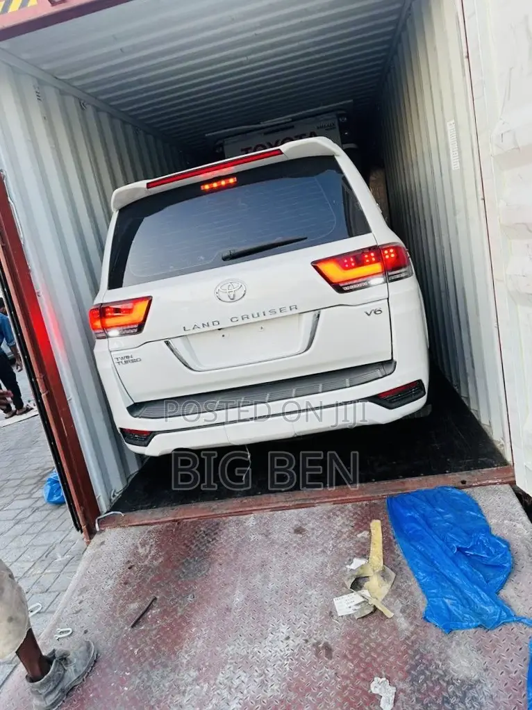 Toyota Land Cruiser 4.0 V6 GXR 2018 White
