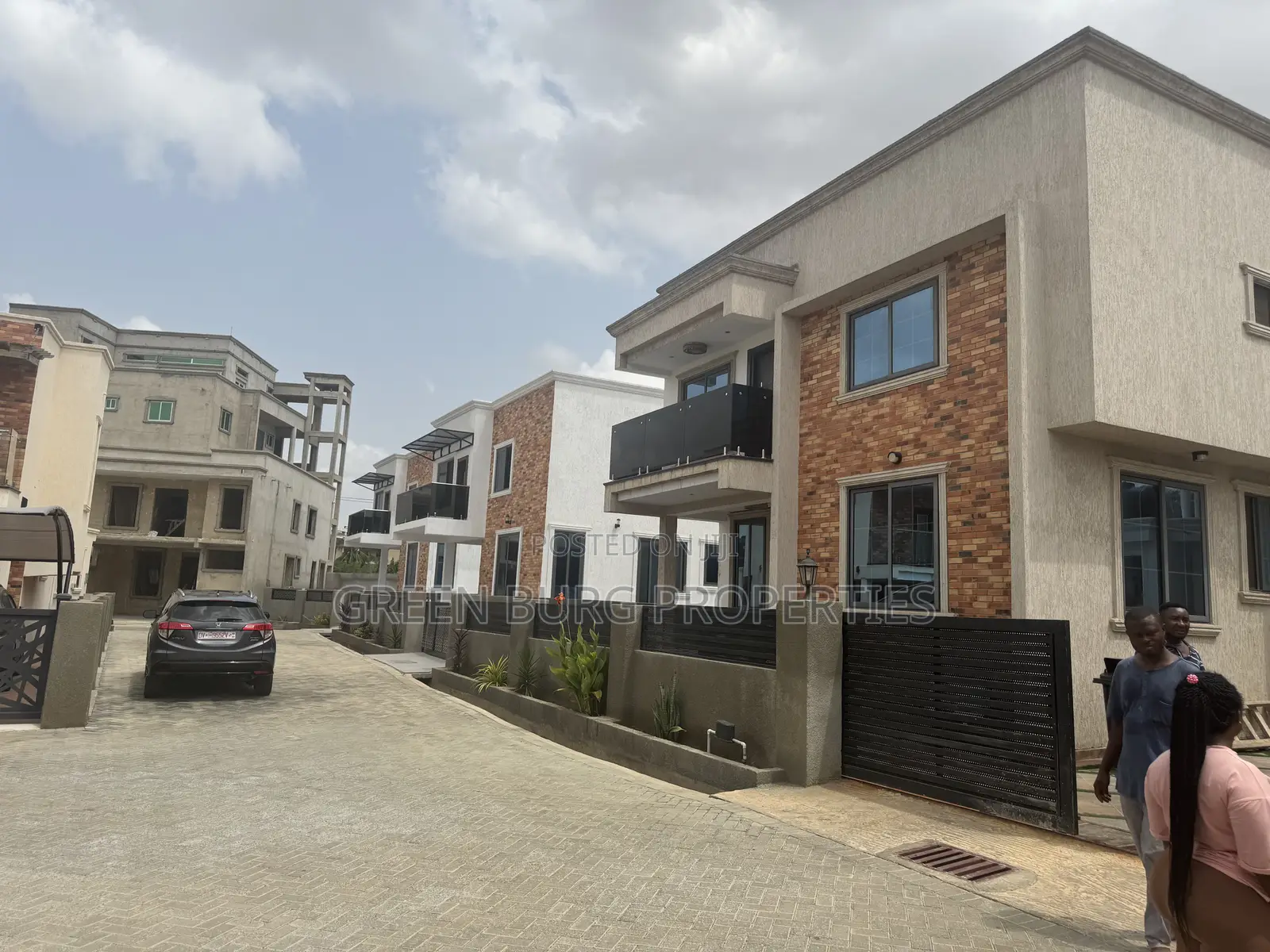 4bdrm Townhouse / Terrace in East Legon for rent