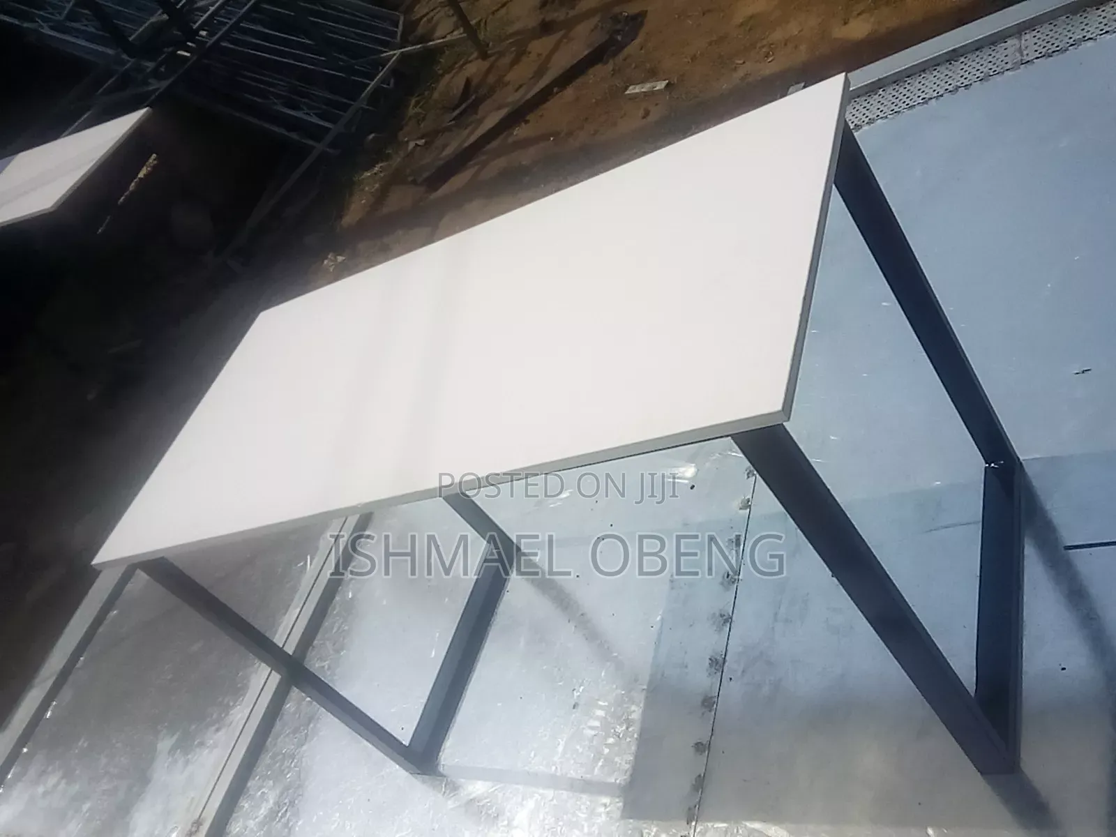 Strong Metal With Laminated Plywood Table