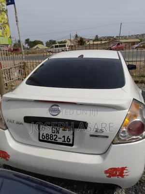 Nissan Altima 2018 White