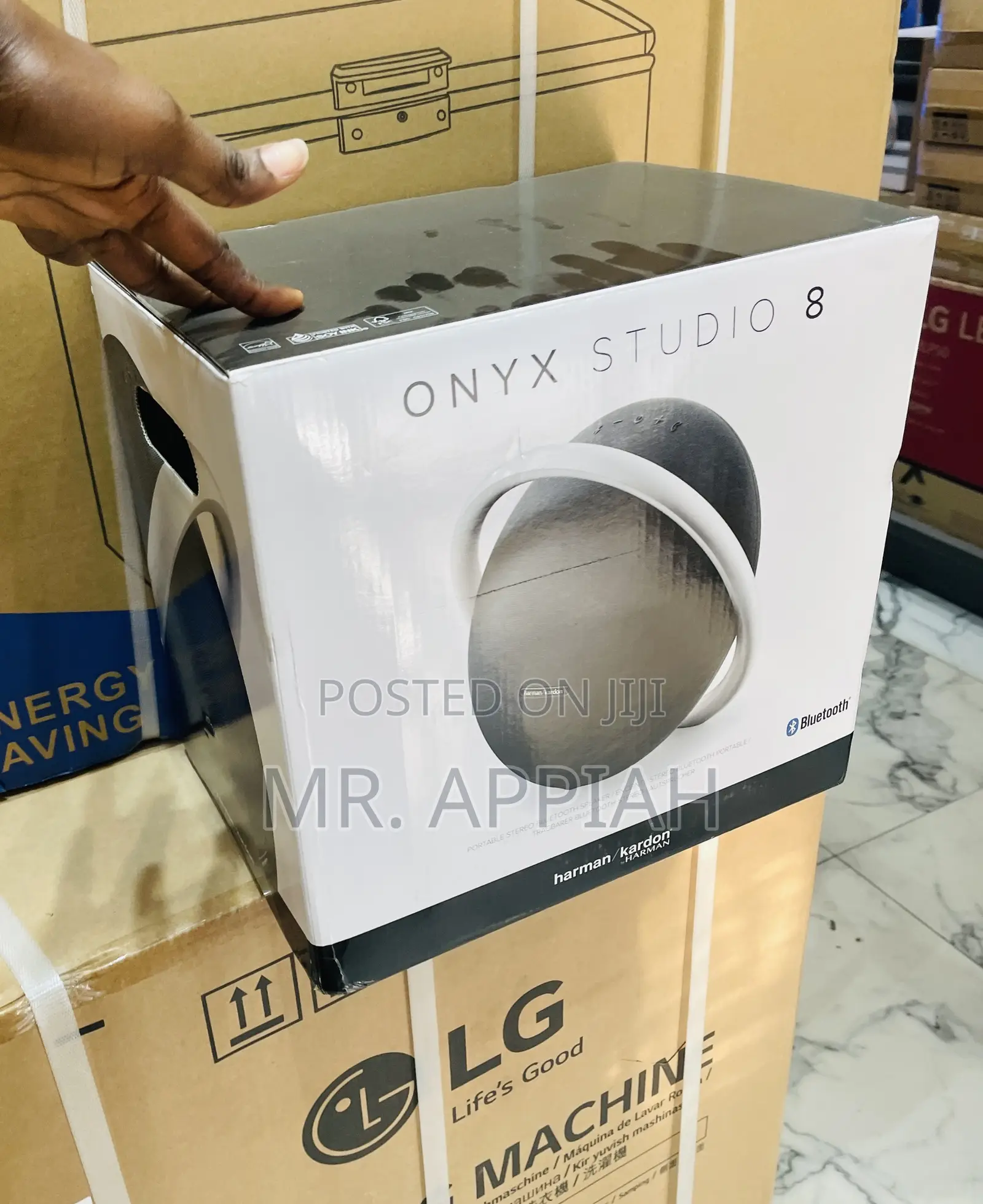 Unique Onyx Studio 8 Wireless Bluetooth Speaker.