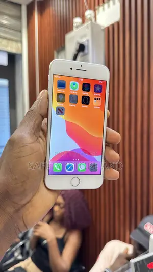 New Apple iPhone 8 64 GB White