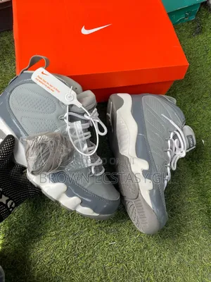 Jordan 9 Retro Sneaker