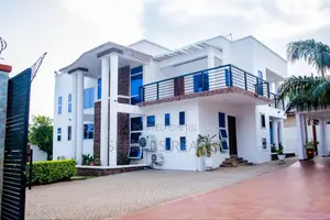 8bdrm House in Seekers Realty, Oyarifa for sale