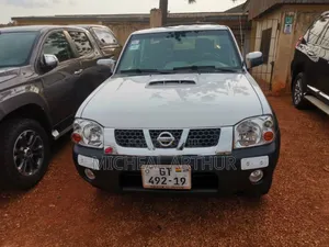 Nissan Hardbody 2018 White
