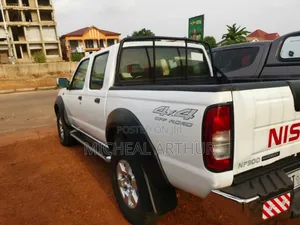 Nissan Hardbody 2018 White