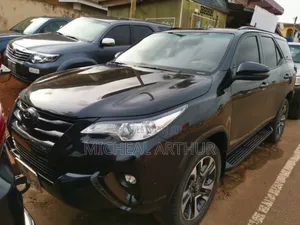 Toyota Fortuner 2018 Black
