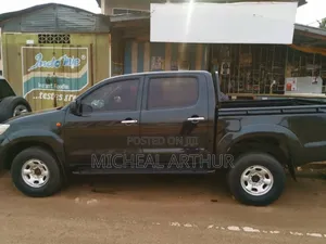 Toyota Hilux 2014 Black