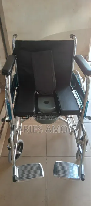Short Back Commode Wheelchair