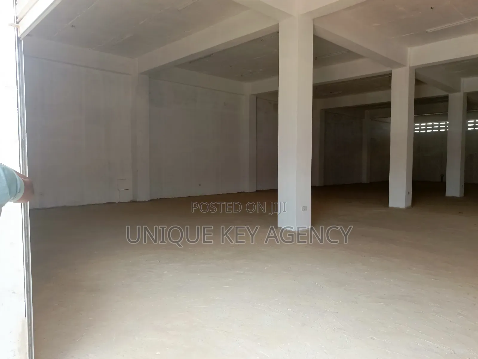Warehouse in Spintex to Let 400 Square Meters
