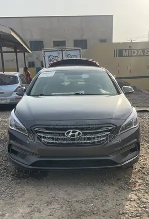Hyundai Sonata Sport 2.0T Sedan FWD (2.0L 4cyl 6A) 2017