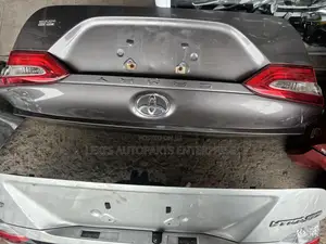 Toyota Camry 2018-2022 Booth