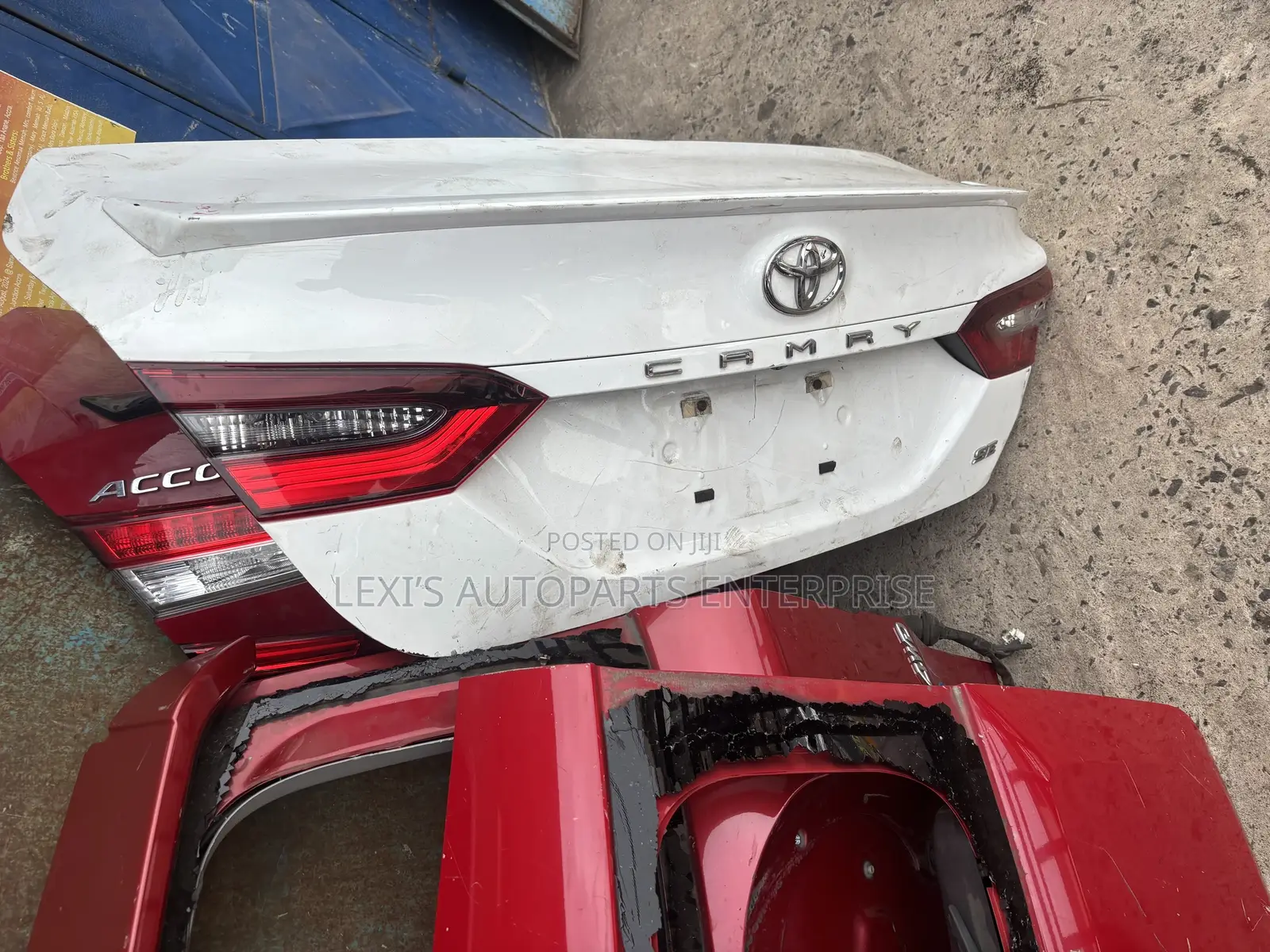 Toyota Camry 2018-2022 Booth