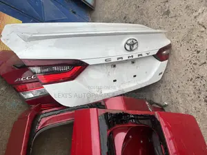 Toyota Camry 2018-2022 Booth
