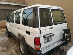 Toyota Land Cruiser 2012 White