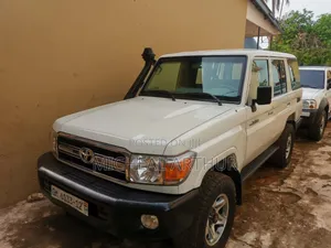 Toyota Land Cruiser 2012 White