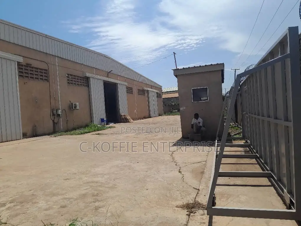 900 SQM Warehouse at Tema for Rent
