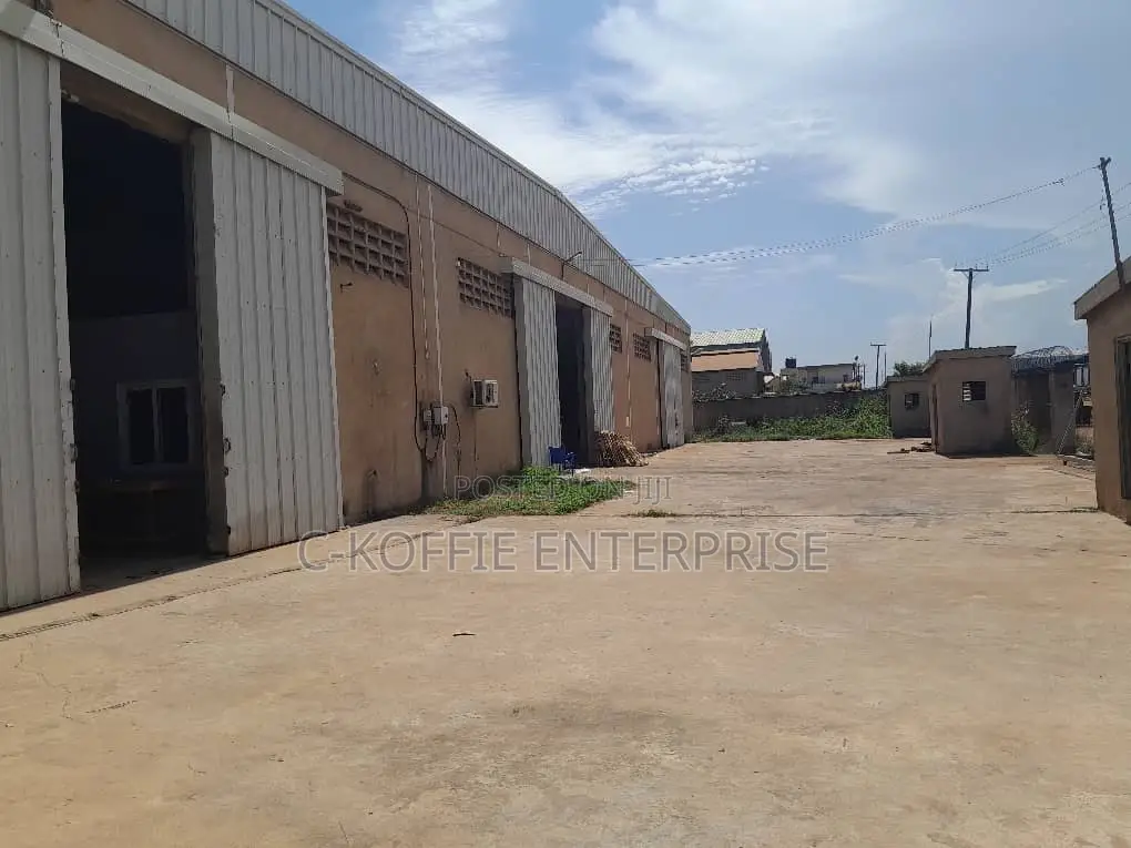 900 SQM Warehouse at Tema for Rent