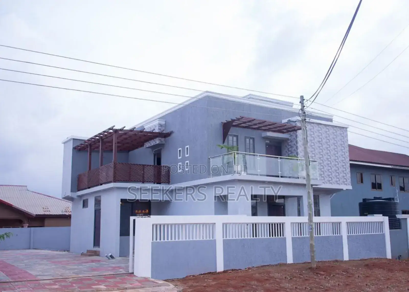 4bdrm Duplex in Seekers Realty, Oyarifa for sale