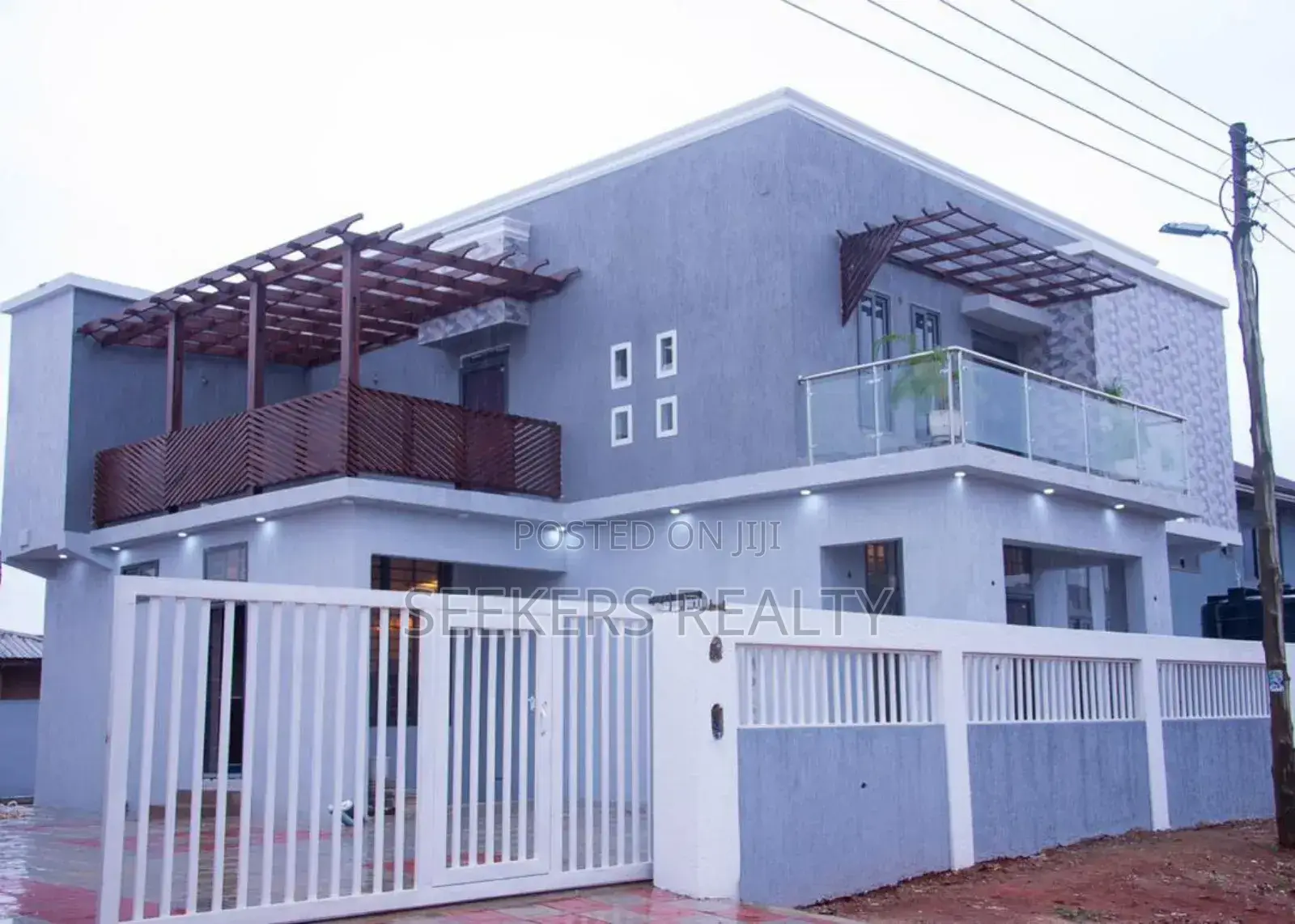 4bdrm Duplex in Seekers Realty, Oyarifa for sale