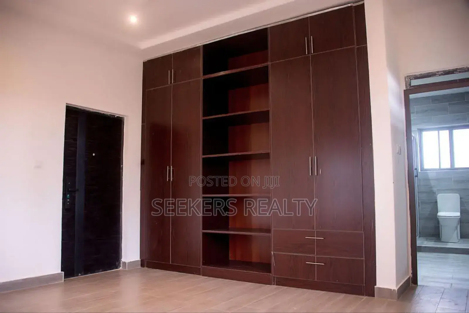 4bdrm Duplex in Seekers Realty, Oyarifa for sale