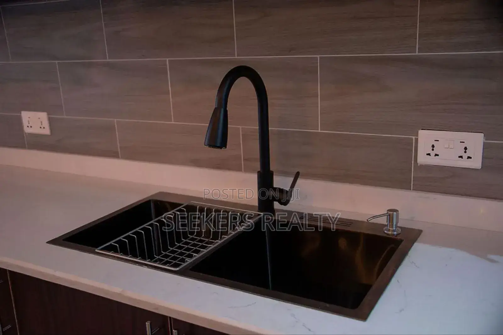 4bdrm Duplex in Seekers Realty, Oyarifa for sale