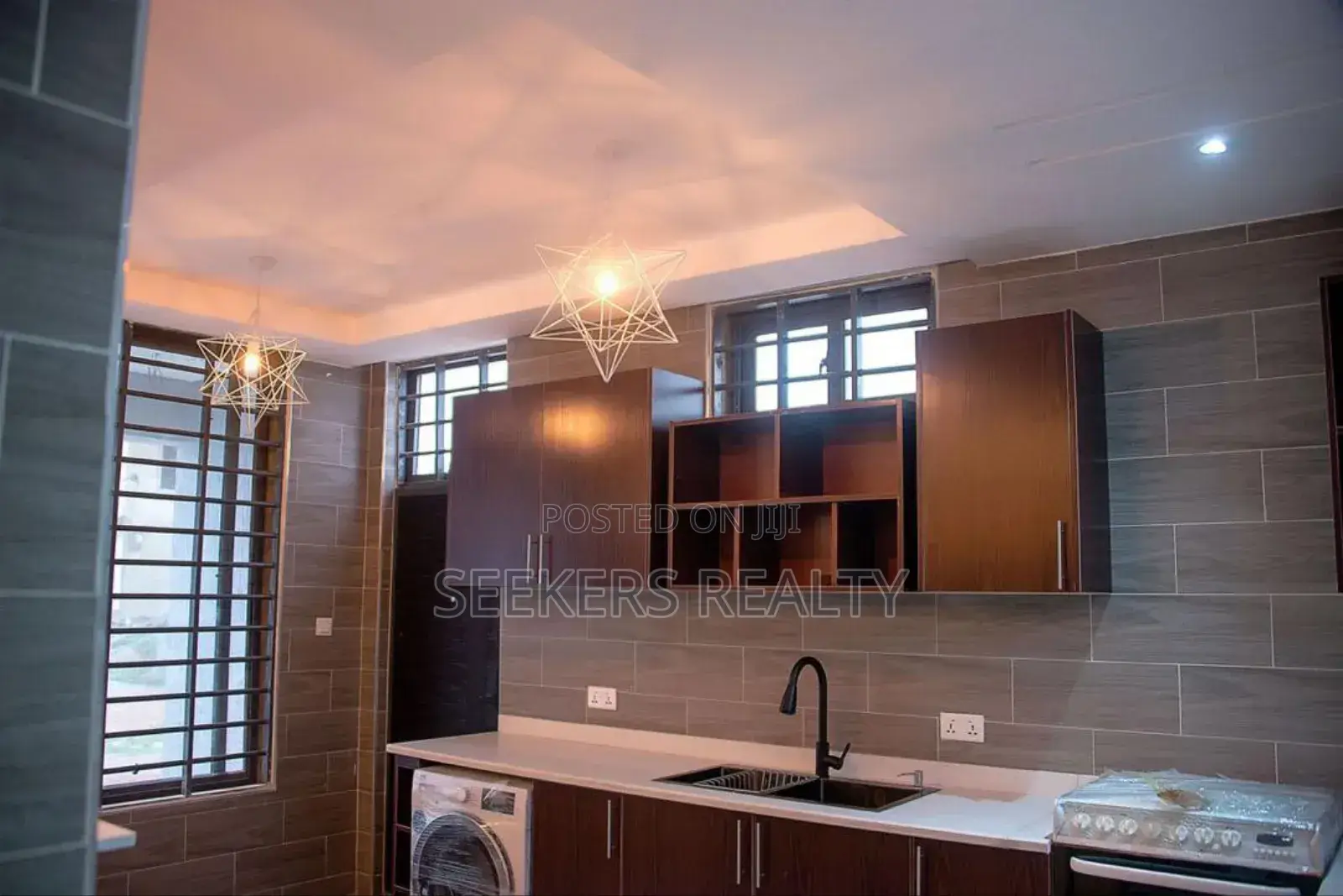 4bdrm Duplex in Seekers Realty, Oyarifa for sale