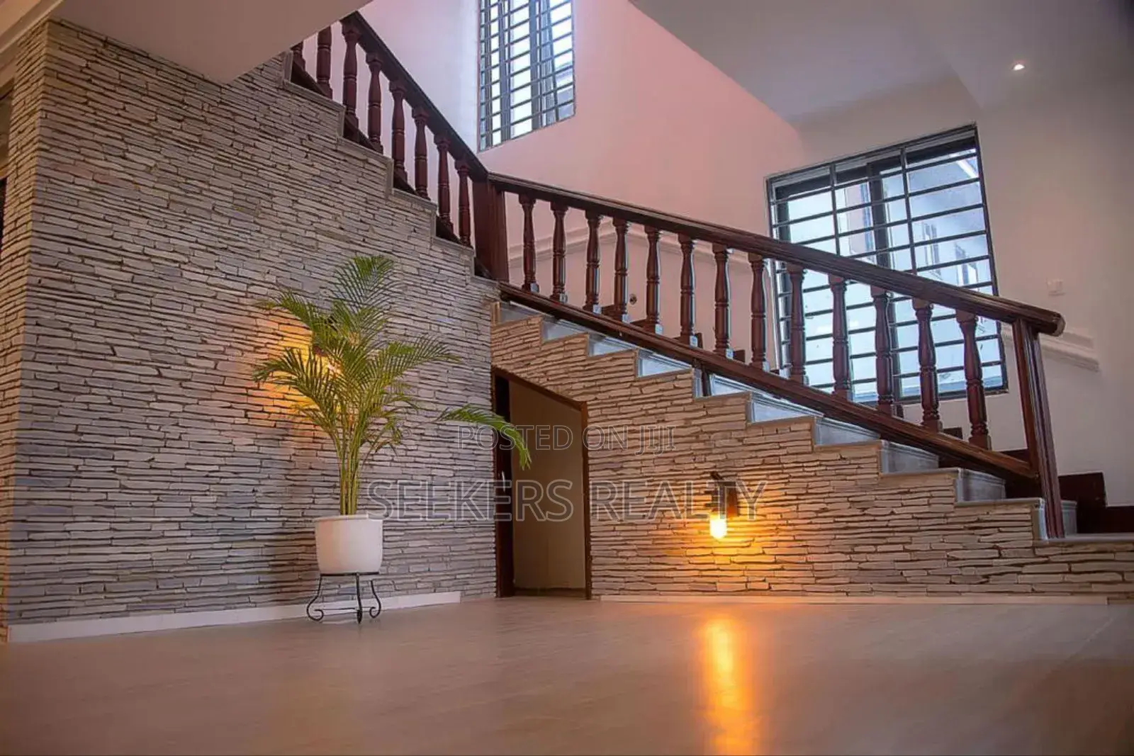 4bdrm Duplex in Seekers Realty, Oyarifa for sale
