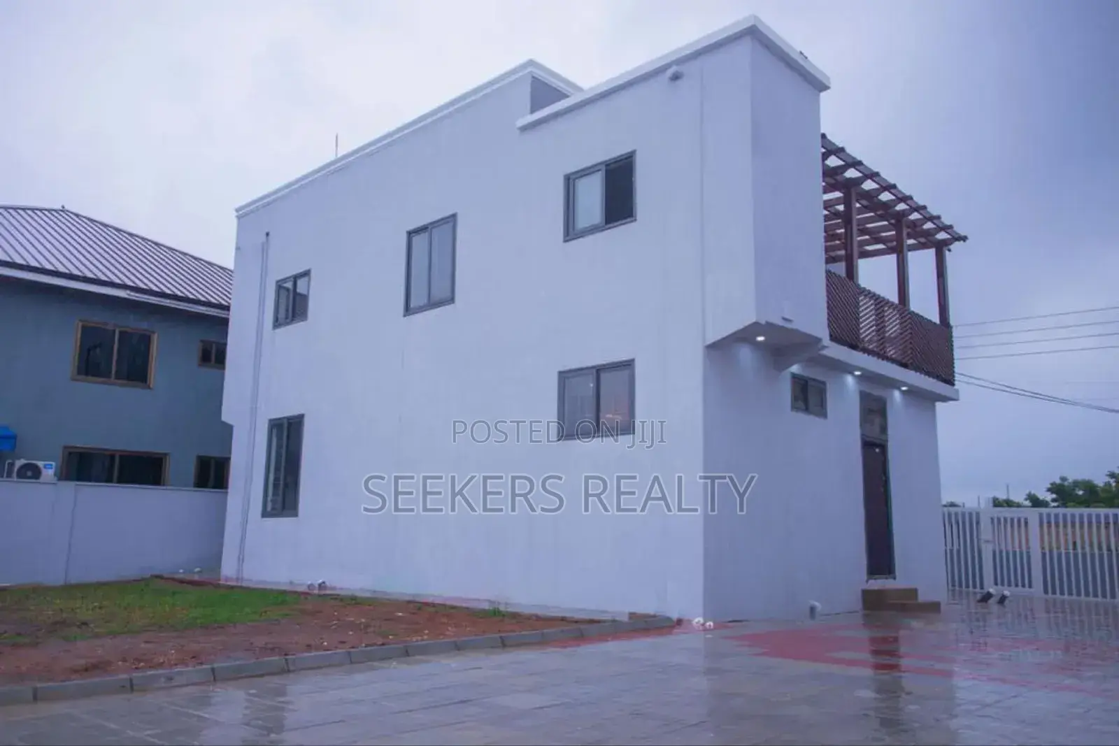 4bdrm Duplex in Seekers Realty, Oyarifa for sale