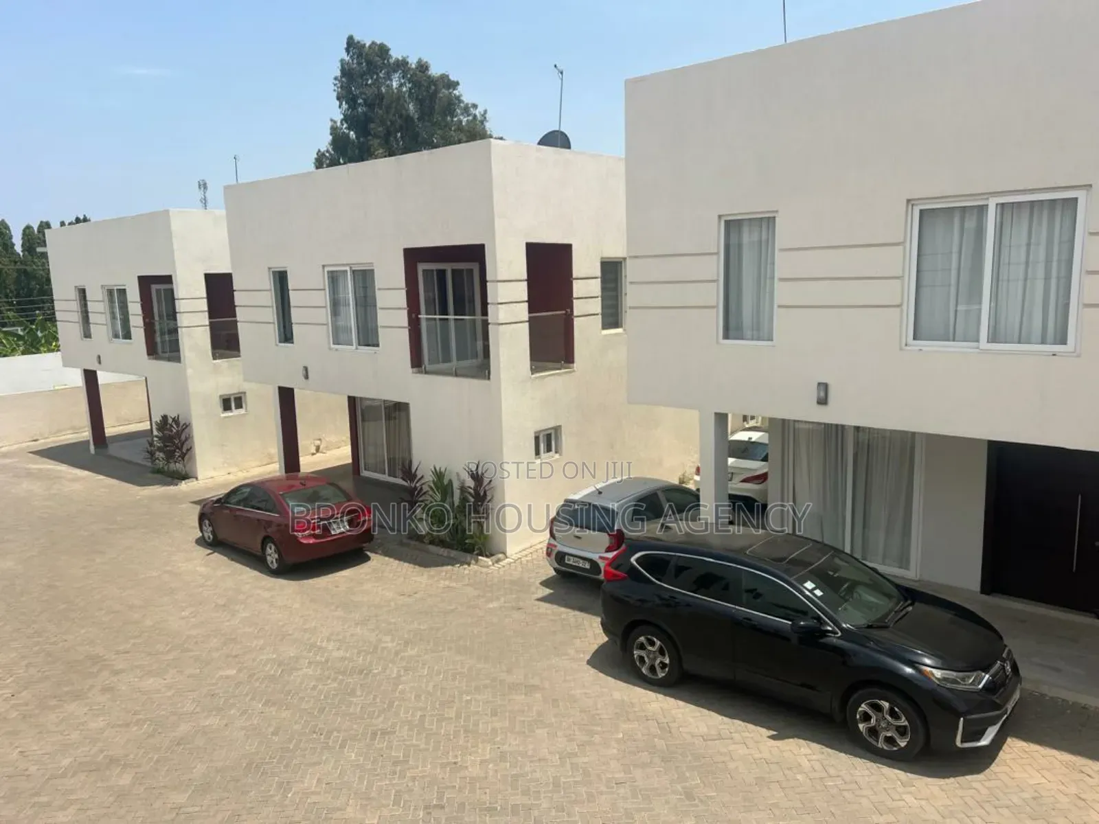 4bdrm Townhouse / Terrace in Bronko Housing, Cantonments for rent