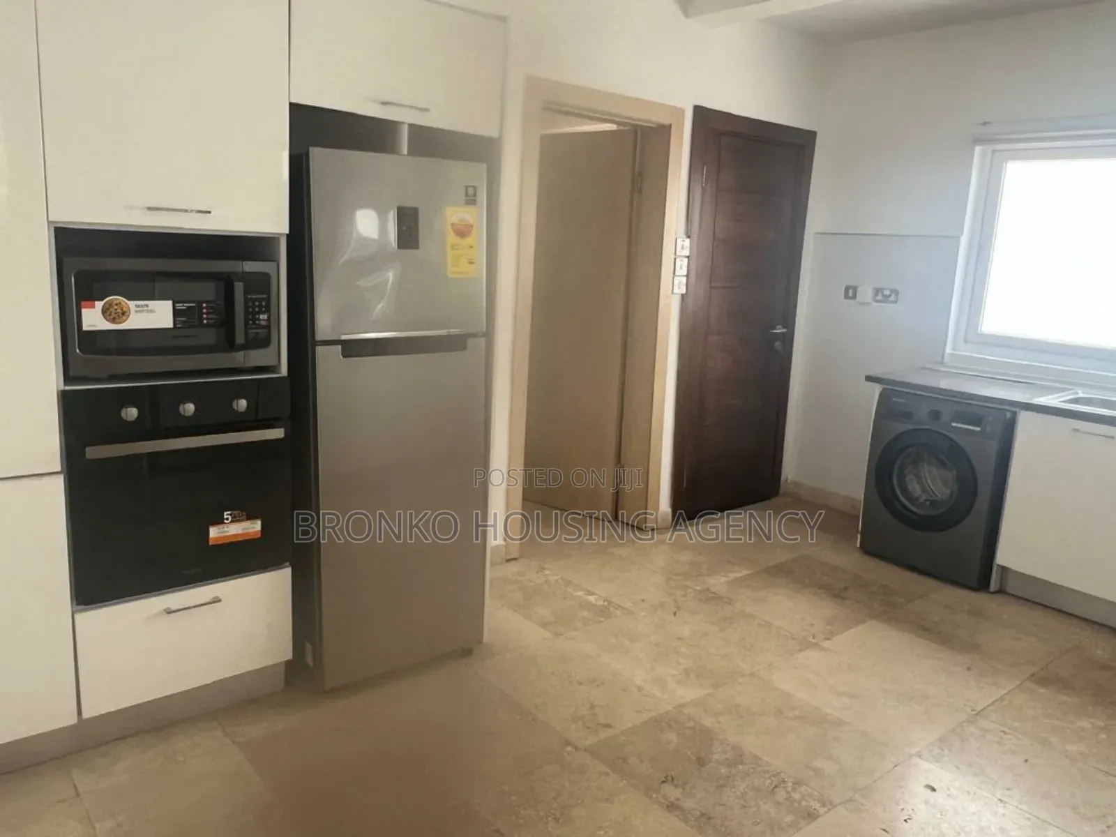 4bdrm Townhouse / Terrace in Bronko Housing, Cantonments for rent
