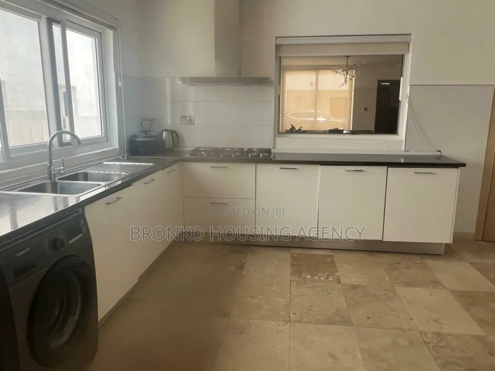 4bdrm Townhouse / Terrace in Bronko Housing, Cantonments for rent