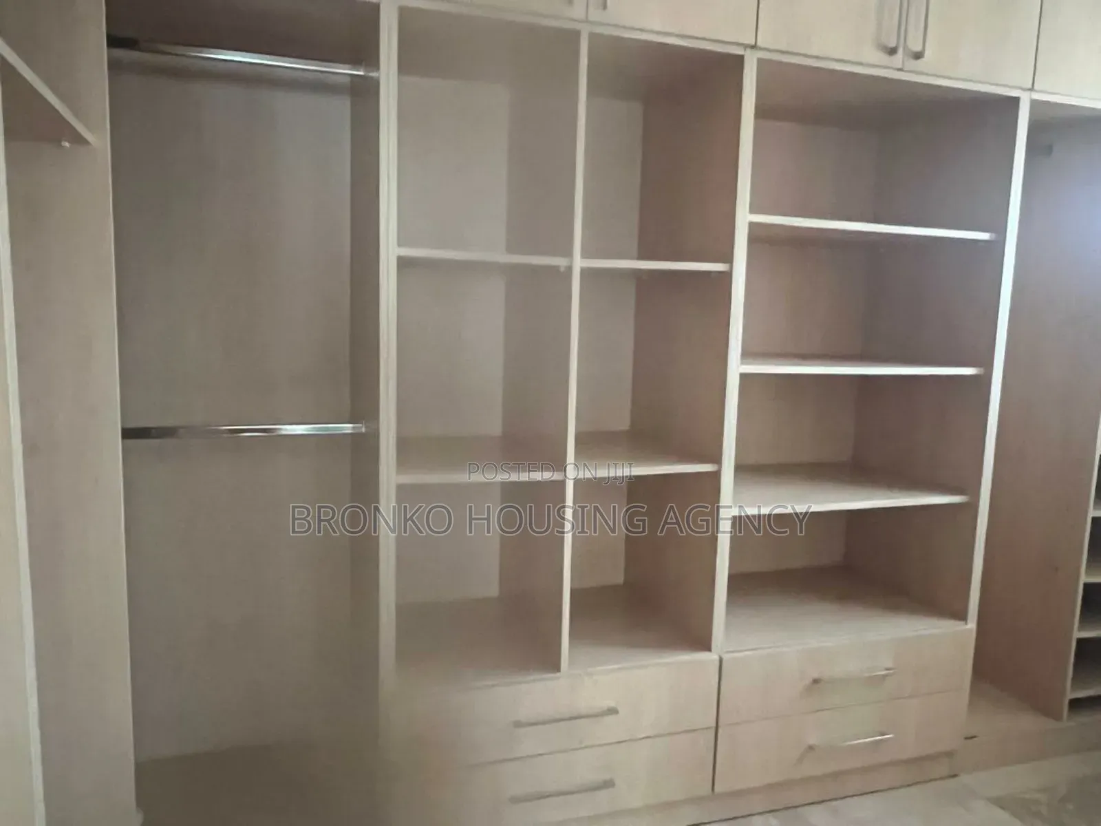 4bdrm Townhouse / Terrace in Bronko Housing, Cantonments for rent