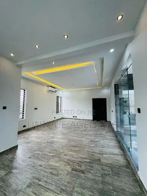 5bdrm Duplex in East Legon for sale
