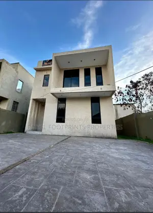 3bdrm House in Luxelooks Properties, East Legon for sale
