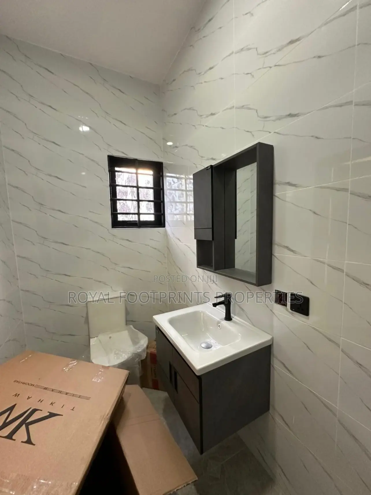 3bdrm House in Luxelooks Properties, East Legon for sale