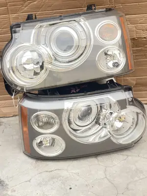 Range Rover 2009 Headlight Two Chargers