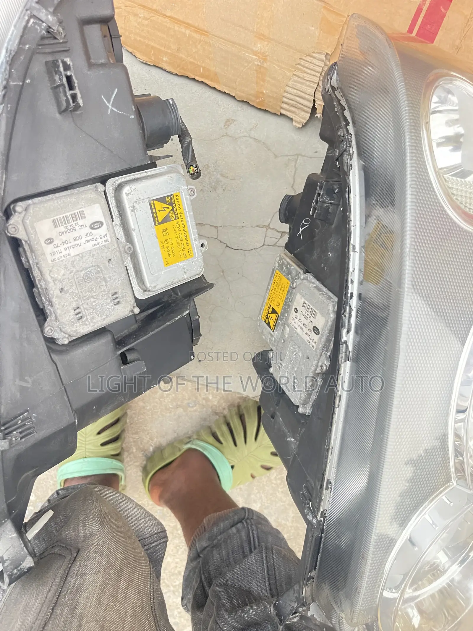 Range Rover 2009 Headlight Two Chargers