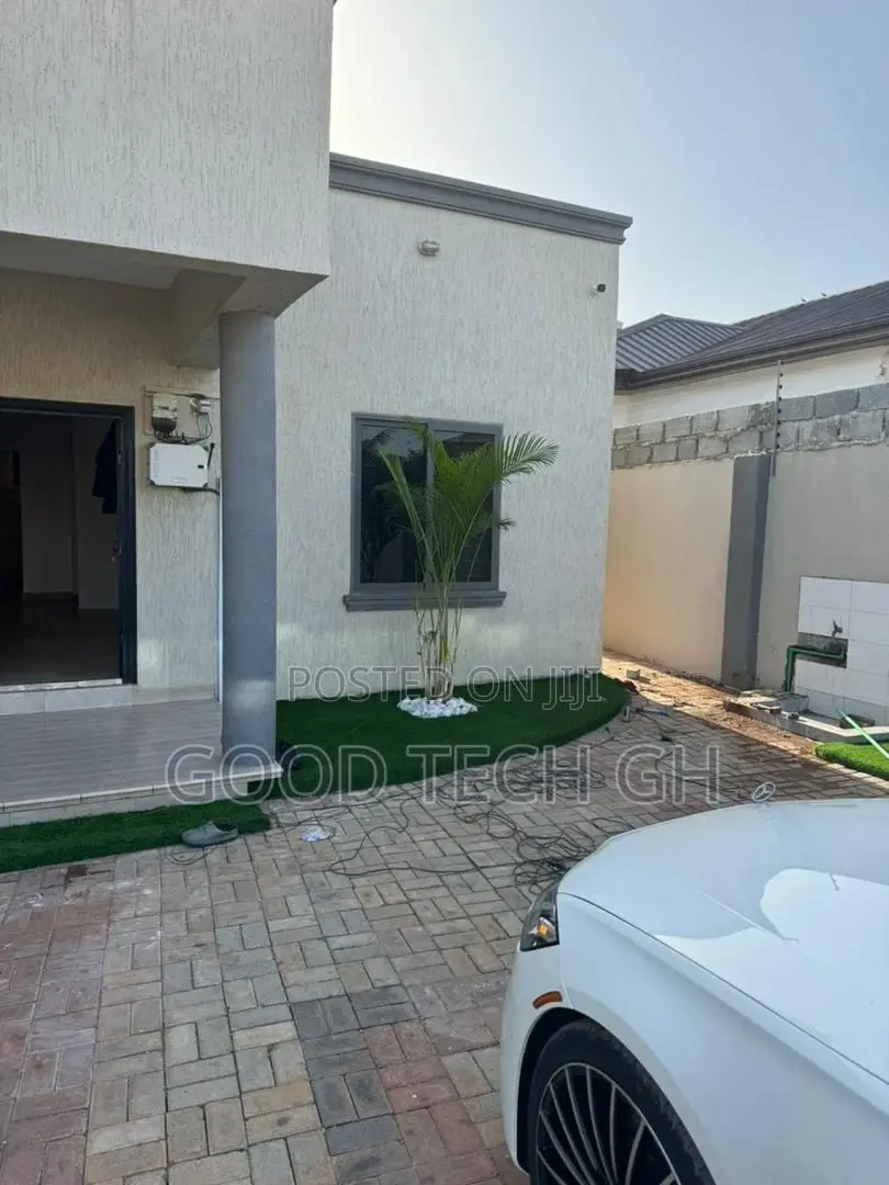 5bdrm House in East Legon for sale