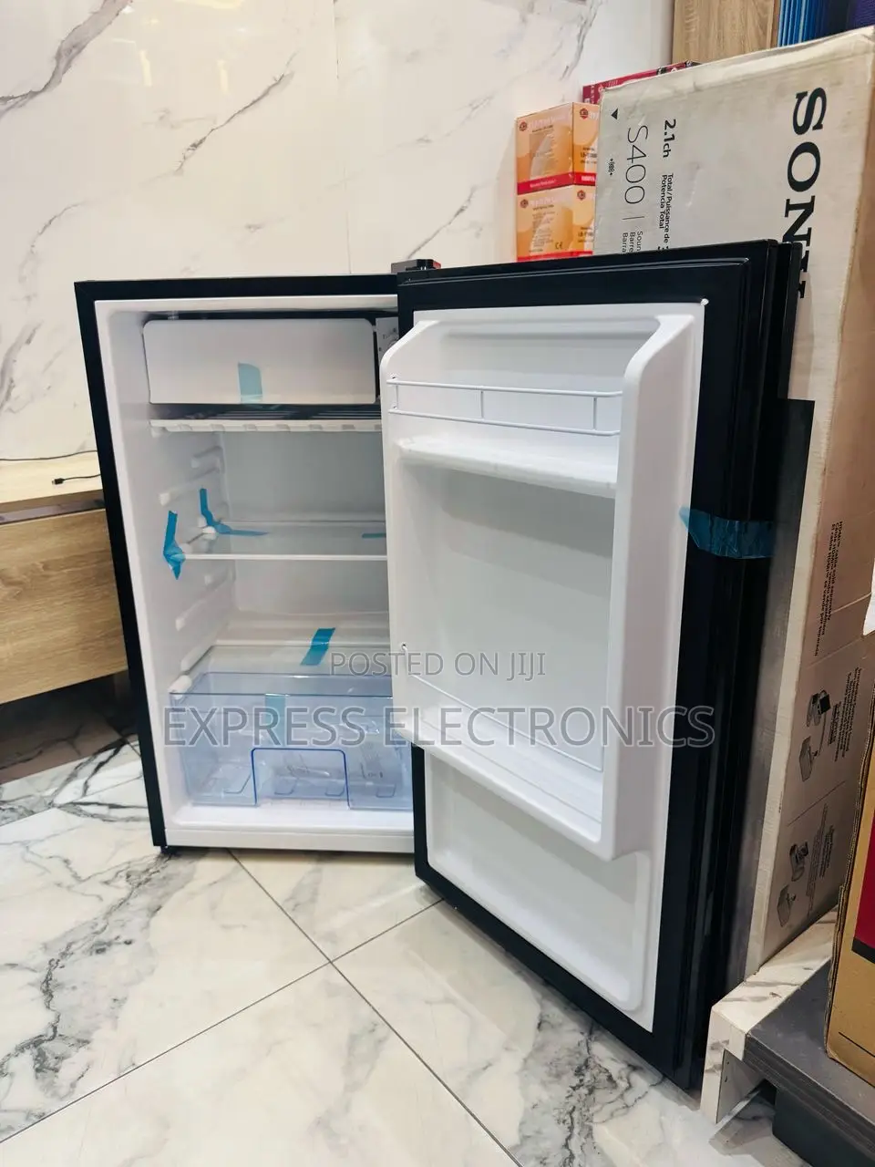 Chill Master Single Door Fridge Table Top Pearl.