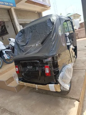 New Bajaj RE 2025 Black