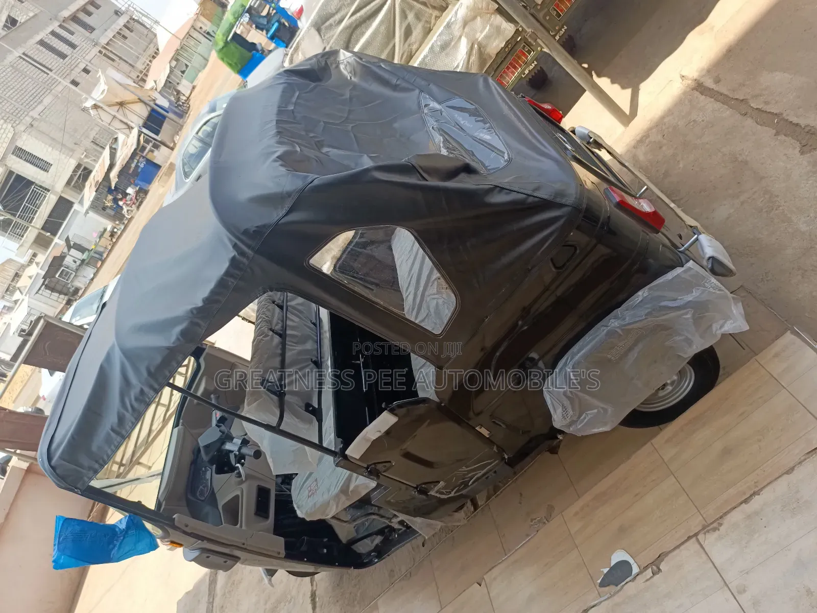 New Bajaj RE 2025 Black