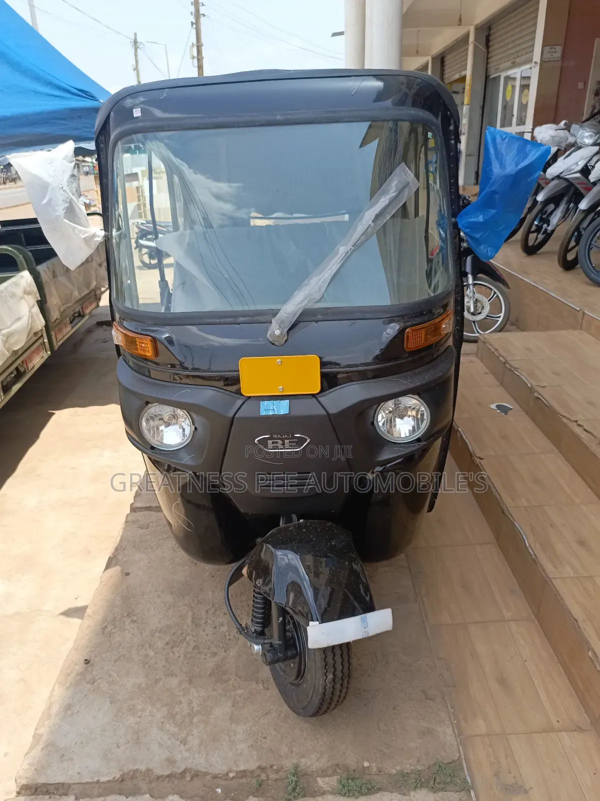 New Bajaj RE 2025 Black