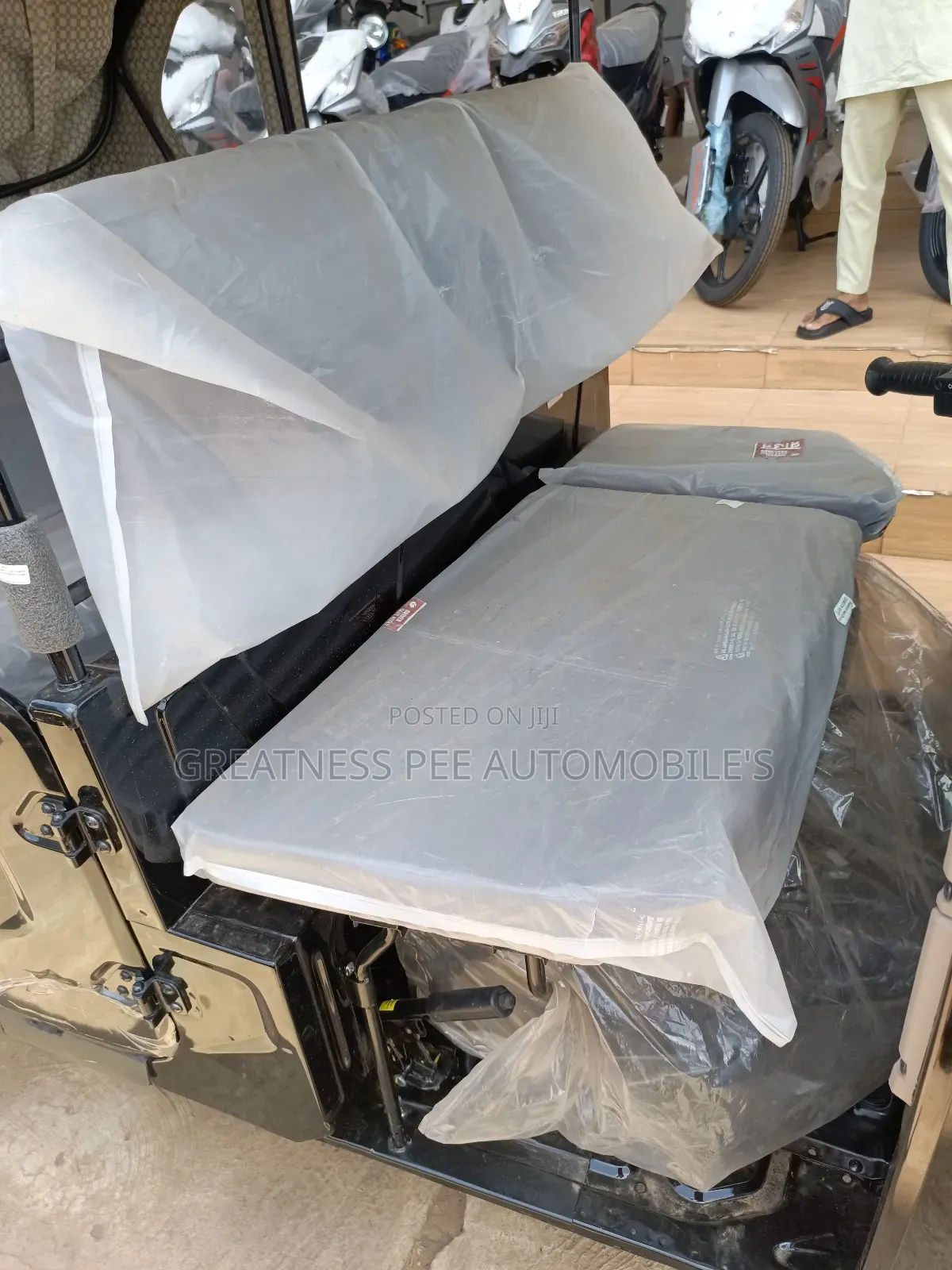 New Bajaj RE 2025 Black