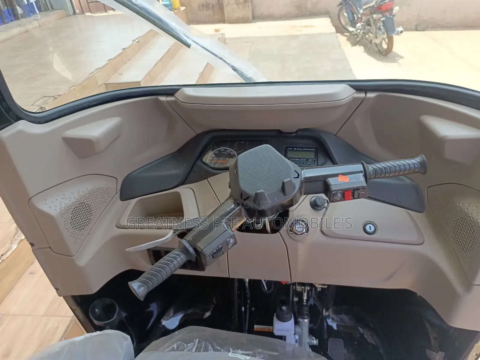 New Bajaj RE 2025 Black