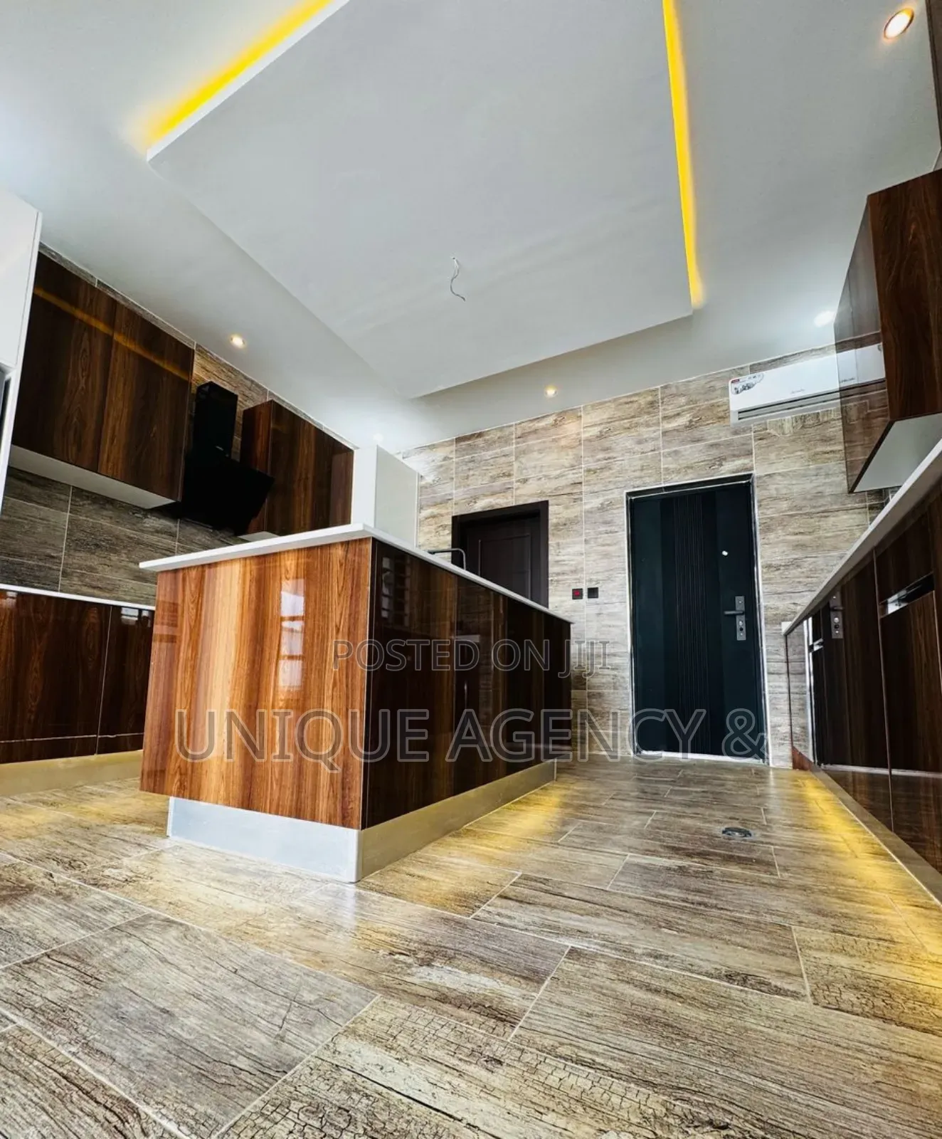 5bdrm Duplex in East Legon for sale